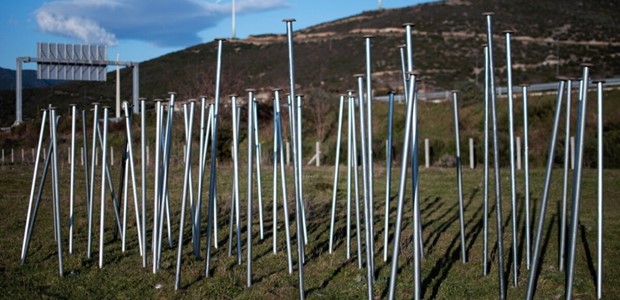 Κατέστρεψαν το έργο του Γιώργου Κόφτη με τα 58 καρφιά